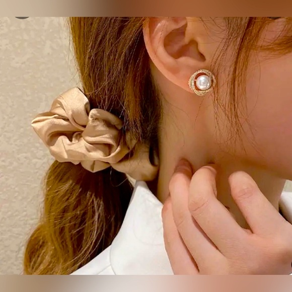 Vintage  Pearl Stud Earrings Simple Ear Jewelry For Women - Picture 2 of 7